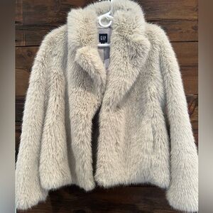 Gap women’s faux fur coat NWT size Small gray / beige